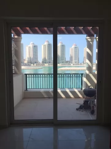 Residential Ready Property 2 Bedrooms S/F Townhouse  for rent in The-Pearl-Qatar , Doha-Qatar #7408 - 1  image 